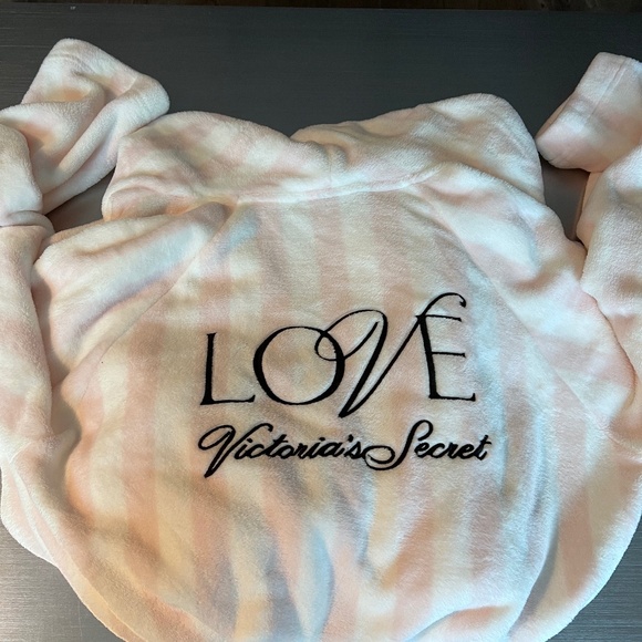 Comfy Robe - Picture 1 of 4